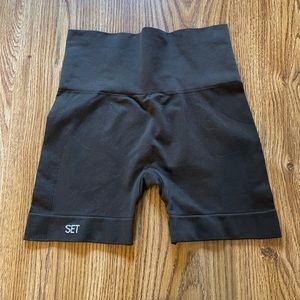 brown set active shorts
